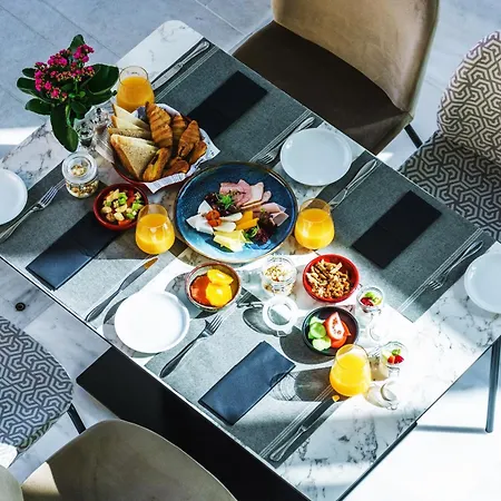 Elysia Park Aparthotel