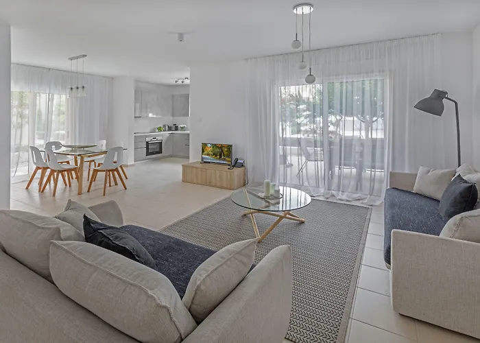 Elysia Park Aparthotel 4*