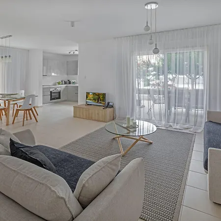 Elysia Park Aparthotel 4*